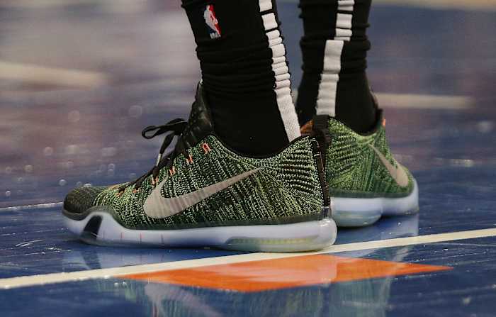 Chicago Bulls forward DeMar DeRozan wearing the Nike Kobe 10 Elite Premium HTM 'Race Car' Milan Exclusive